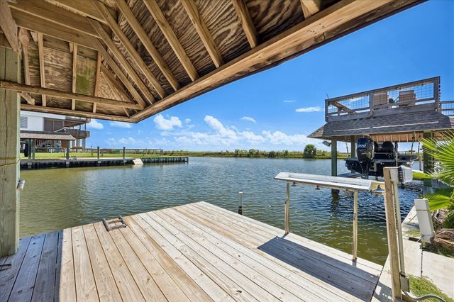 853 Marlin Street, Bayou Vista, TX 77563