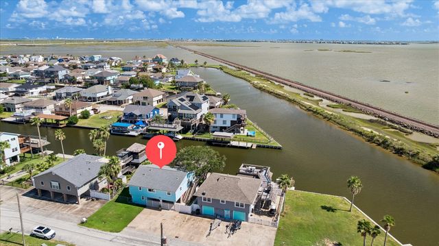 853 Marlin Street, Bayou Vista, TX 77563