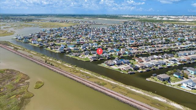 853 Marlin Street, Bayou Vista, TX 77563