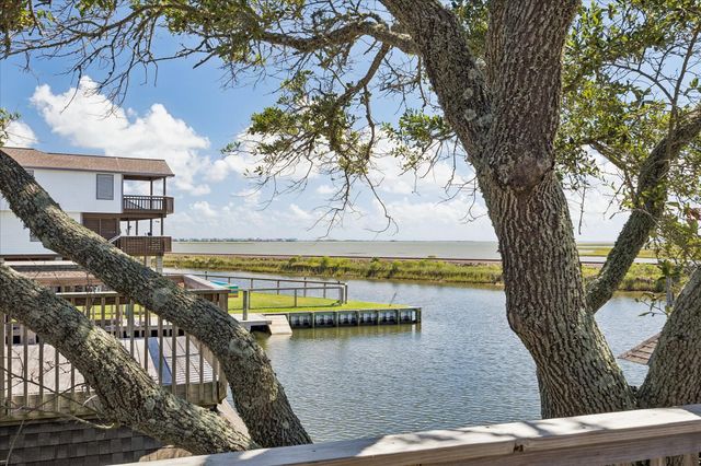 853 Marlin Street, Bayou Vista, TX 77563