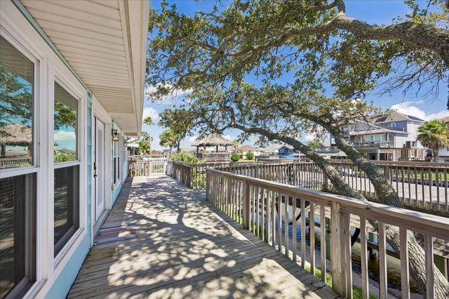 853 Marlin Street, Bayou Vista, TX 77563