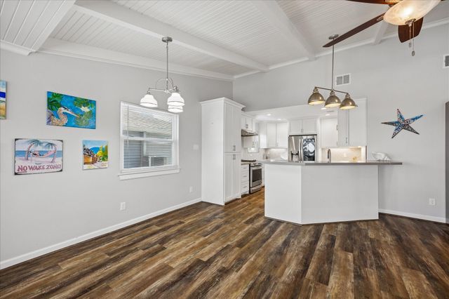 853 Marlin Street, Bayou Vista, TX 77563