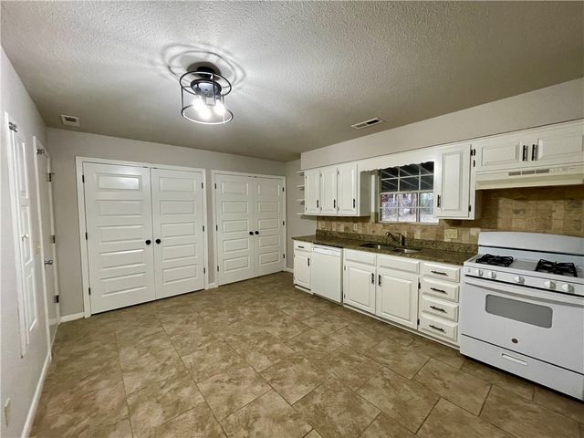 2200 Sandy Street, Springdale, AR 72762