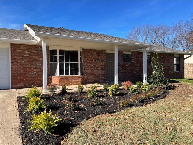 2200 Sandy Street, Springdale, AR 72762