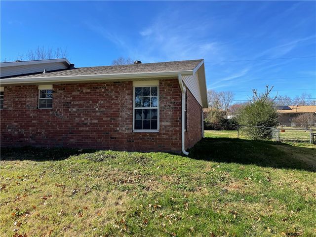 2200 Sandy Street, Springdale, AR 72762