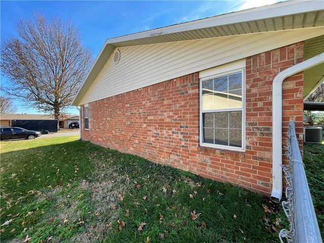 2200 Sandy Street, Springdale, AR 72762