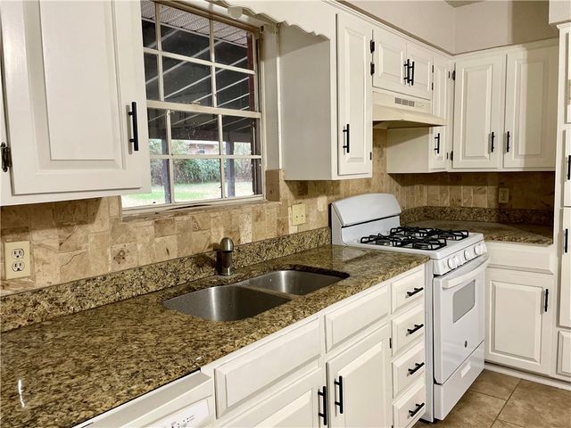 2200 Sandy Street, Springdale, AR 72762