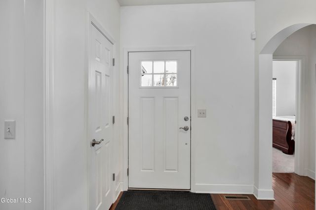 9 Linden Park Drive, Halfmoon, NY 12065