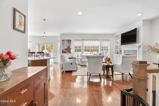 9 Linden Park Drive, Halfmoon, NY 12065