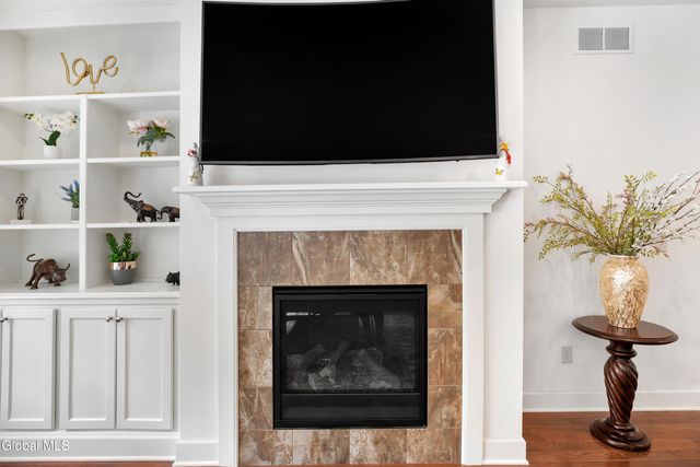 9 Linden Park Drive, Halfmoon, NY 12065