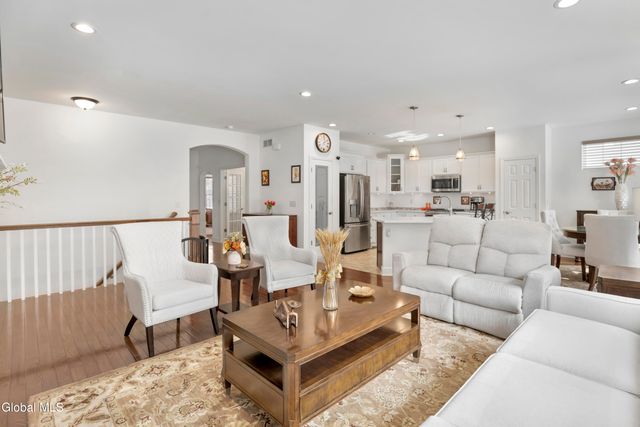 9 Linden Park Drive, Halfmoon, NY 12065