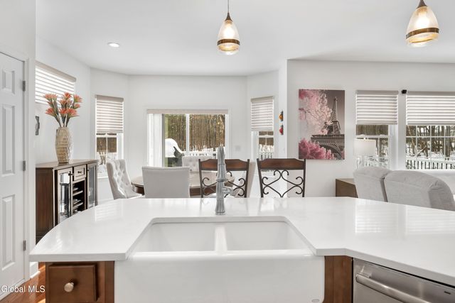 9 Linden Park Drive, Halfmoon, NY 12065