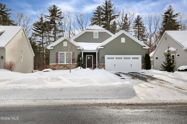 9 Linden Park Drive, Halfmoon, NY 12065