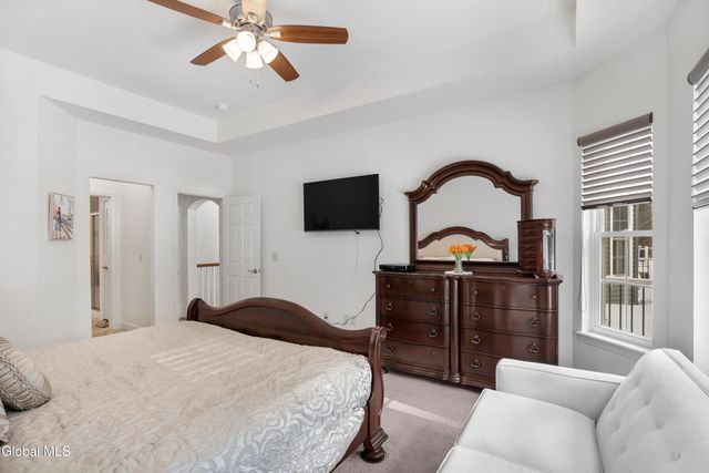 9 Linden Park Drive, Halfmoon, NY 12065