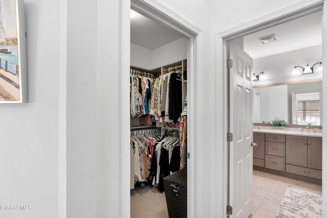 9 Linden Park Drive, Halfmoon, NY 12065