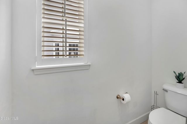 9 Linden Park Drive, Halfmoon, NY 12065