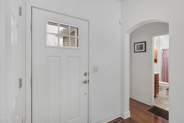 9 Linden Park Drive, Halfmoon, NY 12065