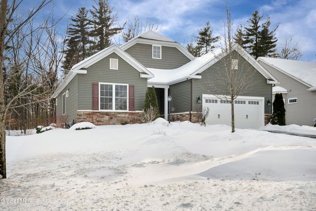 9 Linden Park Drive, Halfmoon, NY 12065