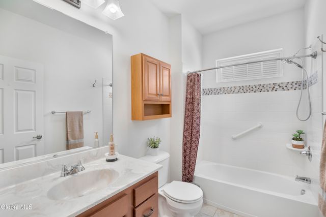 9 Linden Park Drive, Halfmoon, NY 12065