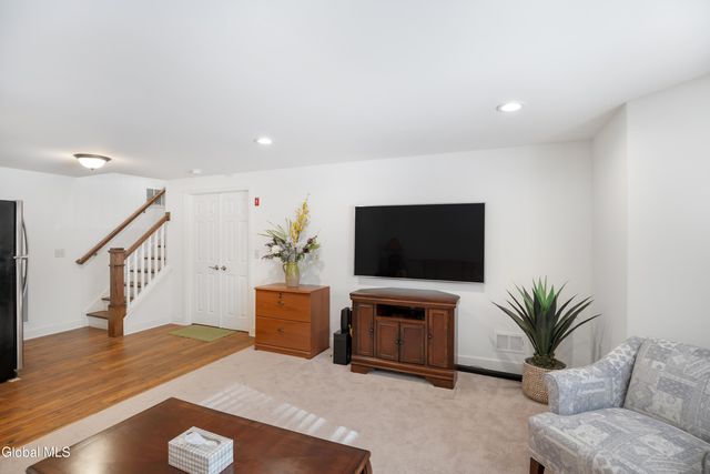 9 Linden Park Drive, Halfmoon, NY 12065