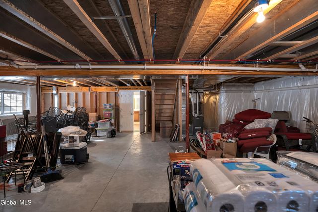 9 Linden Park Drive, Halfmoon, NY 12065