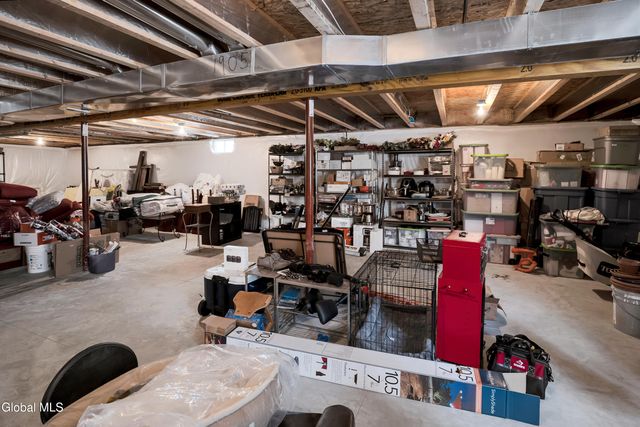 9 Linden Park Drive, Halfmoon, NY 12065