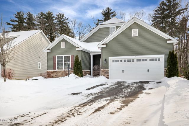 9 Linden Park Drive, Halfmoon, NY 12065