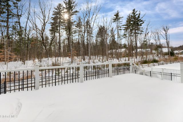 9 Linden Park Drive, Halfmoon, NY 12065