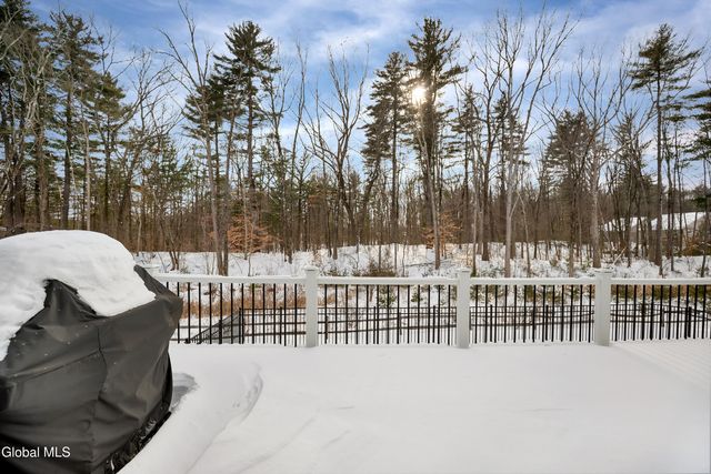 9 Linden Park Drive, Halfmoon, NY 12065