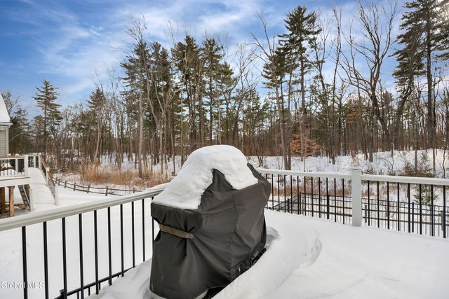 9 Linden Park Drive, Halfmoon, NY 12065