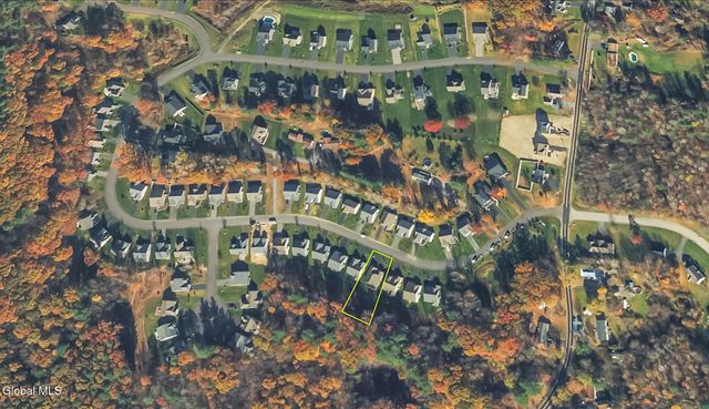 9 Linden Park Drive, Halfmoon, NY 12065