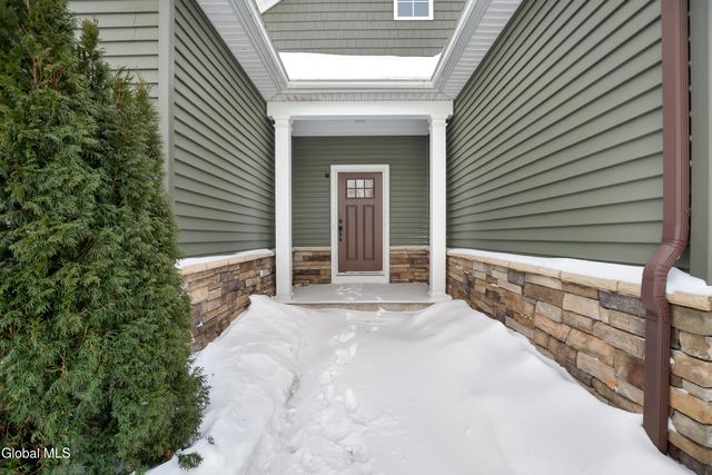 9 Linden Park Drive, Halfmoon, NY 12065