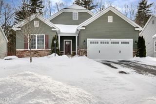 9 Linden Park Drive, Halfmoon, NY 12065