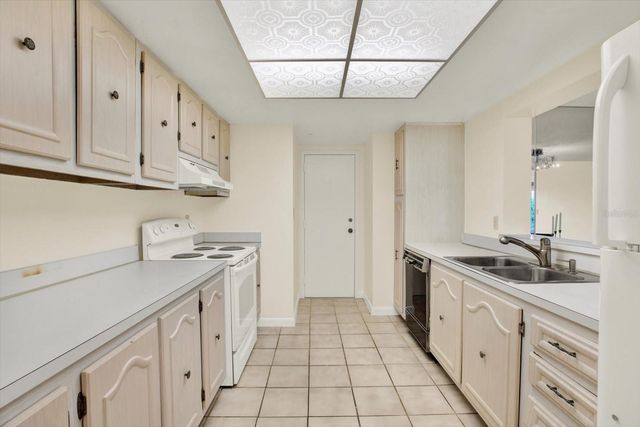 2611 BAYSHORE BOULEVARD 304, Tampa, FL 33629