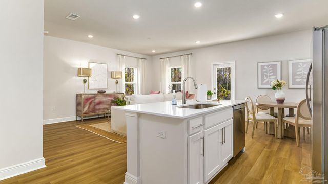 56 Hatten Ct, Mary Esther, FL 32569