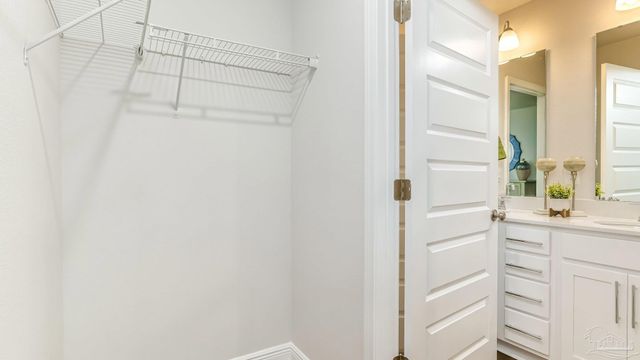 56 Hatten Ct, Mary Esther, FL 32569