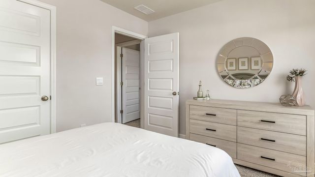 56 Hatten Ct, Mary Esther, FL 32569