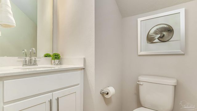 56 Hatten Ct, Mary Esther, FL 32569