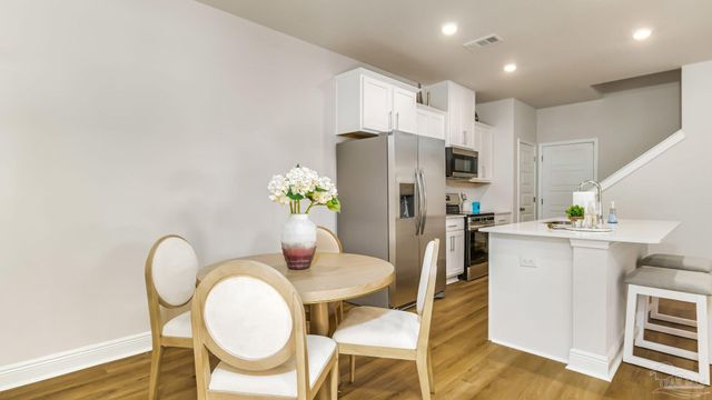 56 Hatten Ct, Mary Esther, FL 32569