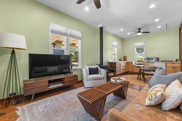 5647 Highway 128 Hwy, Geyserville, CA 95441