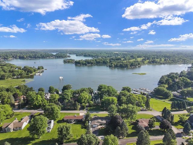 W5318 Briarwood ROAD, Elkhorn, WI 53121