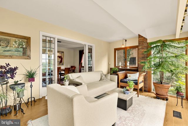 3111 CHAIN BRIDGE RD NW, Washington, DC 20016