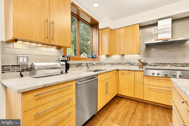 3111 CHAIN BRIDGE RD NW, Washington, DC 20016