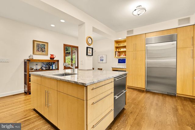 3111 CHAIN BRIDGE RD NW, Washington, DC 20016