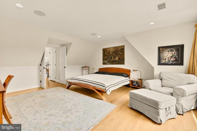 3111 CHAIN BRIDGE RD NW, Washington, DC 20016