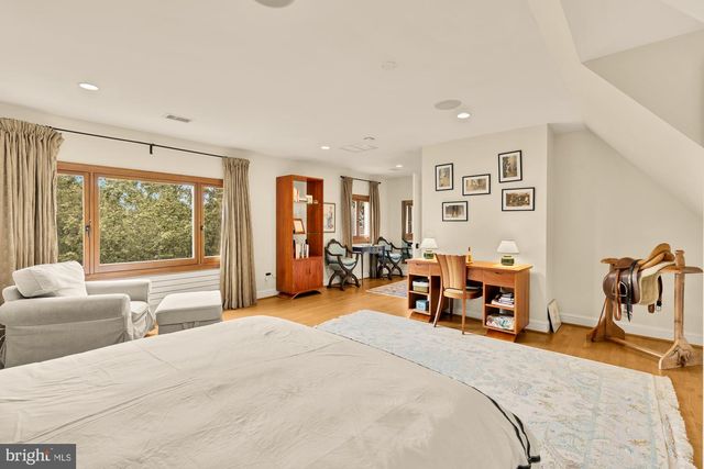 3111 CHAIN BRIDGE RD NW, Washington, DC 20016