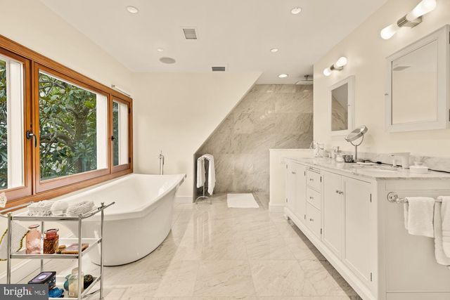 3111 CHAIN BRIDGE RD NW, Washington, DC 20016