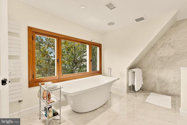 3111 CHAIN BRIDGE RD NW, Washington, DC 20016