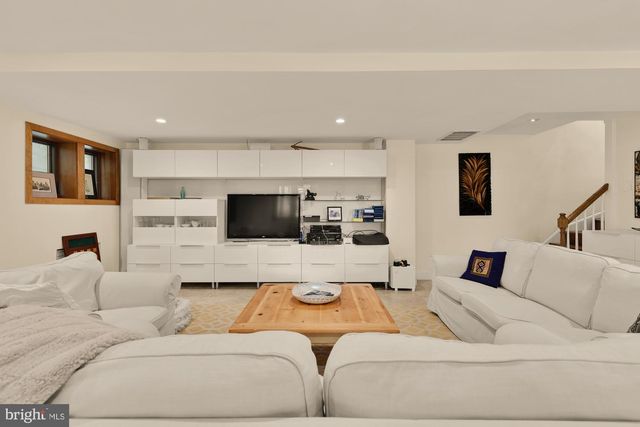 3111 CHAIN BRIDGE RD NW, Washington, DC 20016