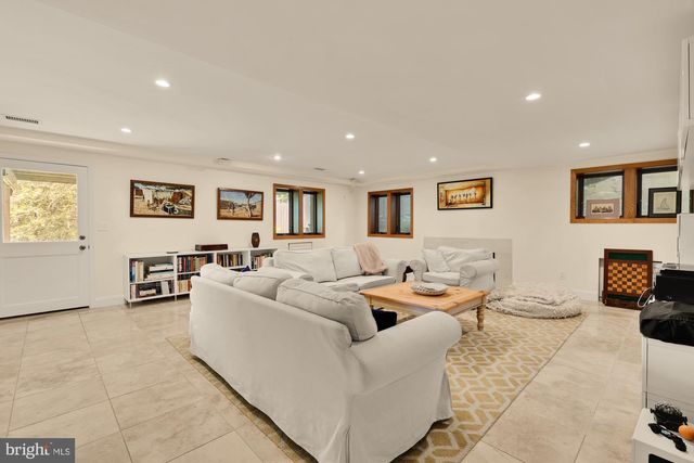 3111 CHAIN BRIDGE RD NW, Washington, DC 20016